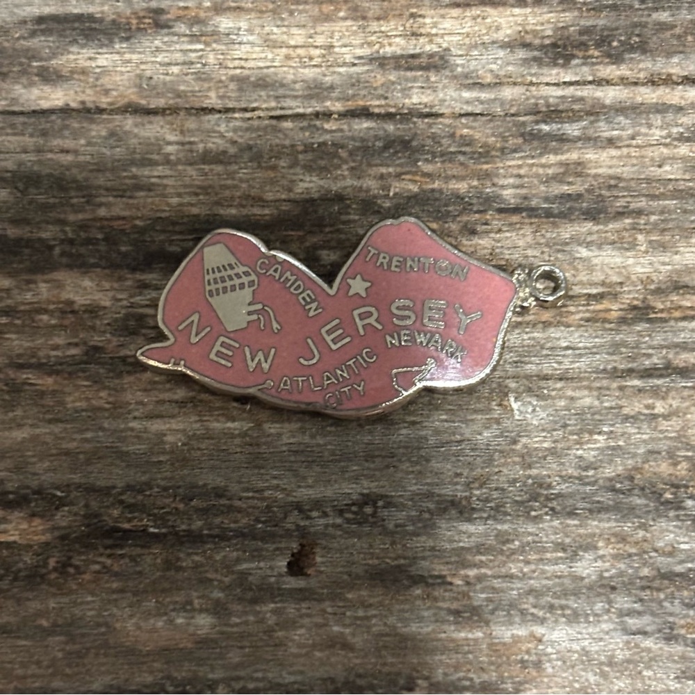 ☁️ Vintage New Jersey Pink Map Charm Pendant